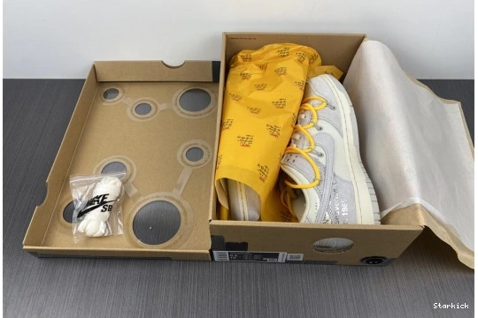 O-W DJ0950-109 39 Nike Low Dunk Lot 0306